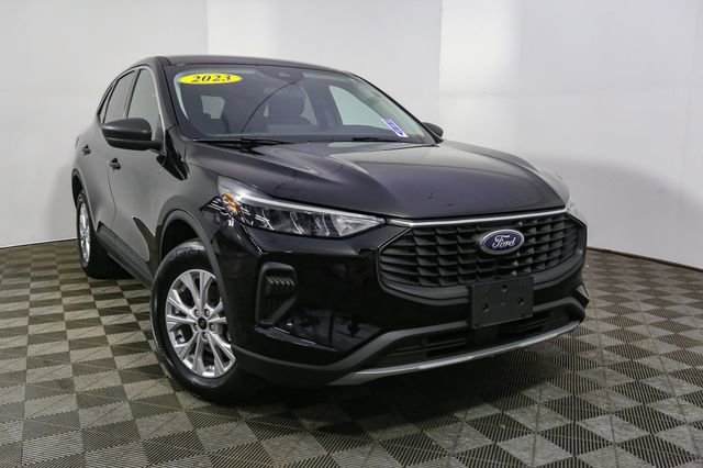 Used 2023 Ford Escape Active w/ Tech Pack #1 AWD/4WD image 3