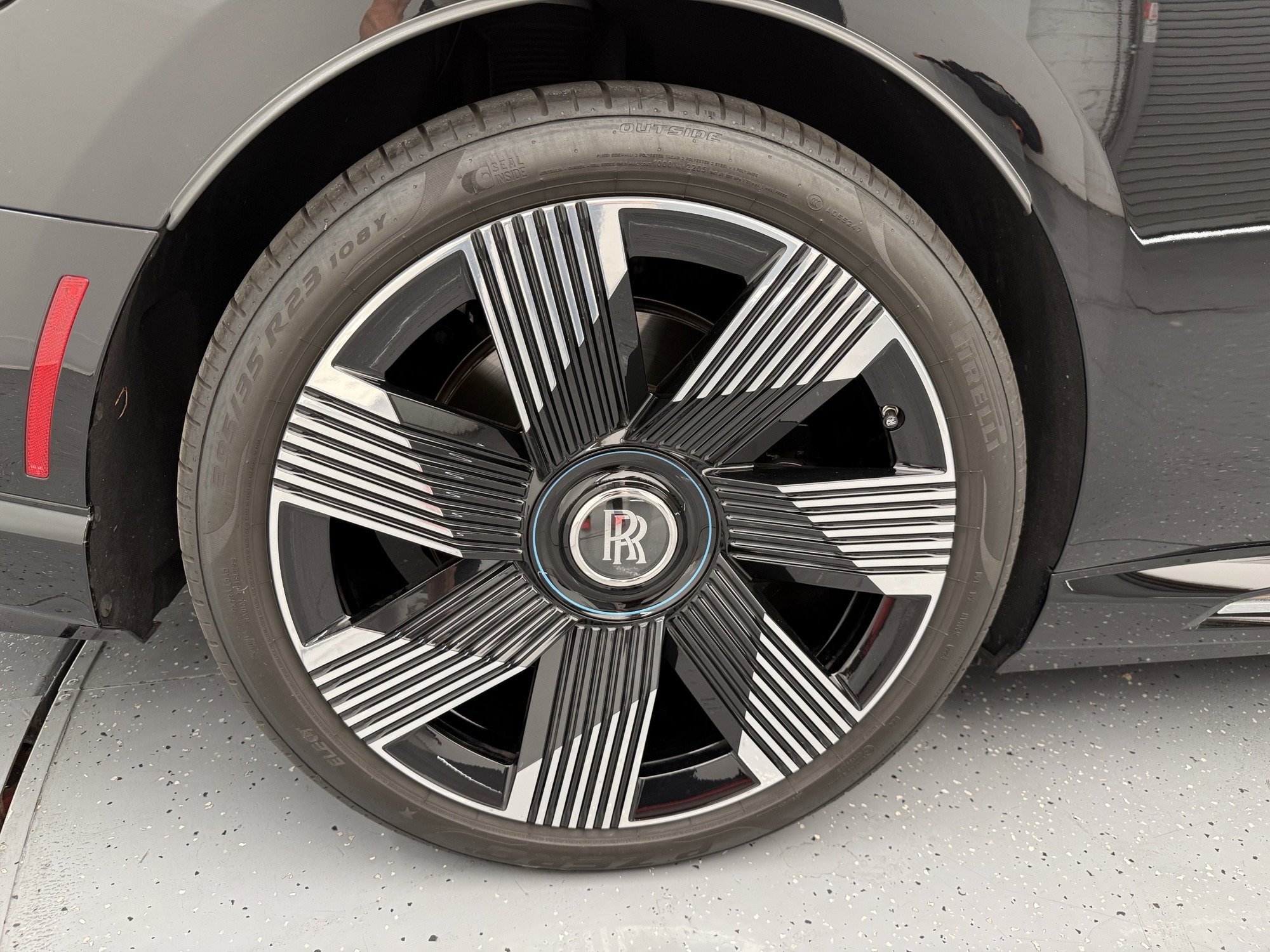 Used 2024 Rolls-Royce Spectre w/ Spectre Launch Package image 8