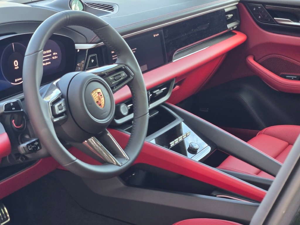 New 2025 Porsche Macan 4S Electric image 4