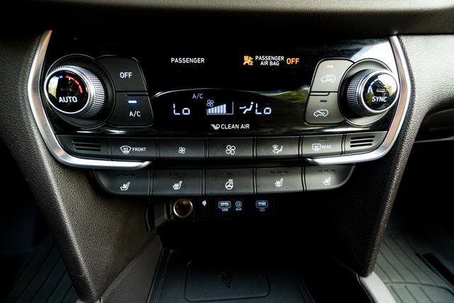 Used 2020 Hyundai Santa Fe Limited image 23