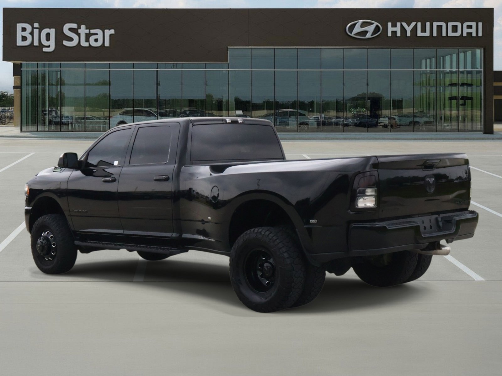 Used 2021 RAM 3500 Big Horn w/ Night Edition AWD/4WD image 3