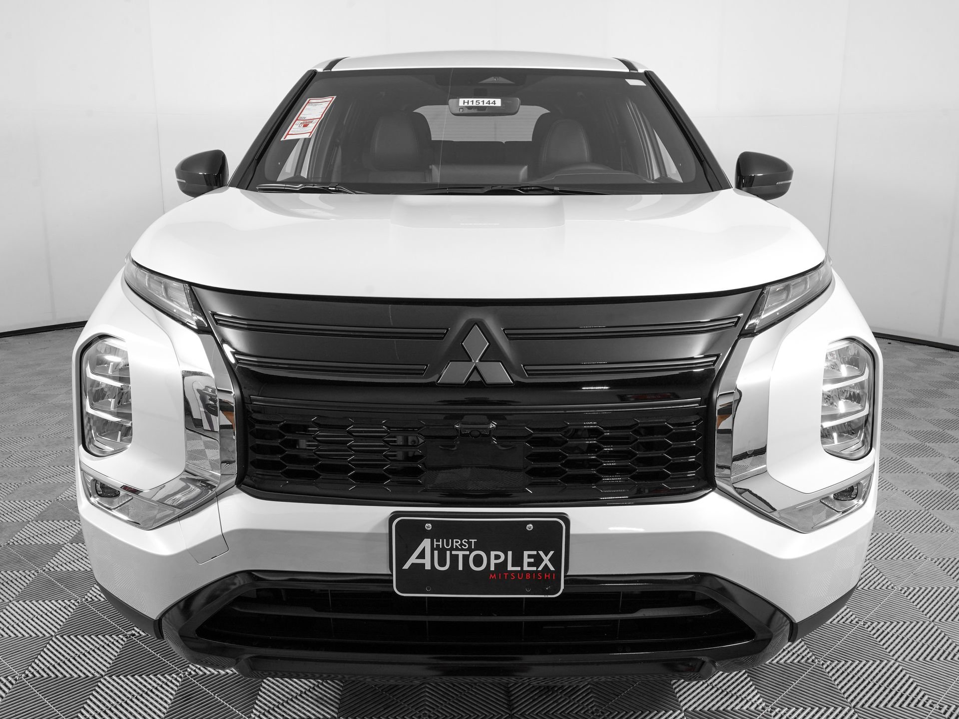 New 2026 Mitsubishi Outlander LE FWD image 3