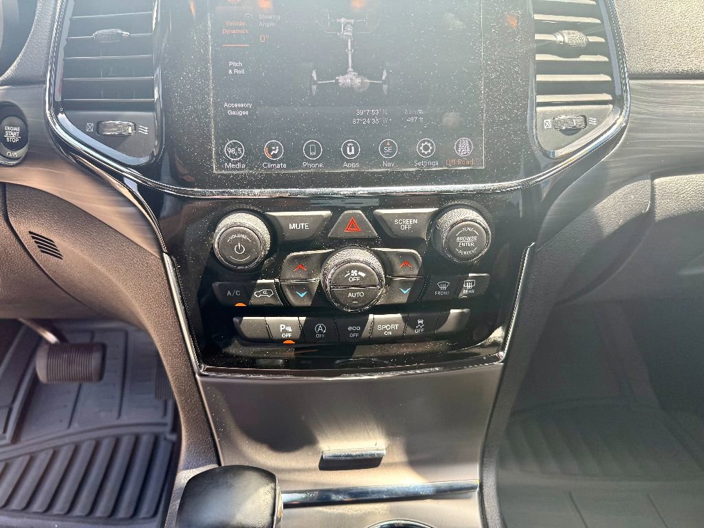 Used 2020 Jeep Grand Cherokee Laredo w/ 18" Wheel & 8.4" Radio Group image 22