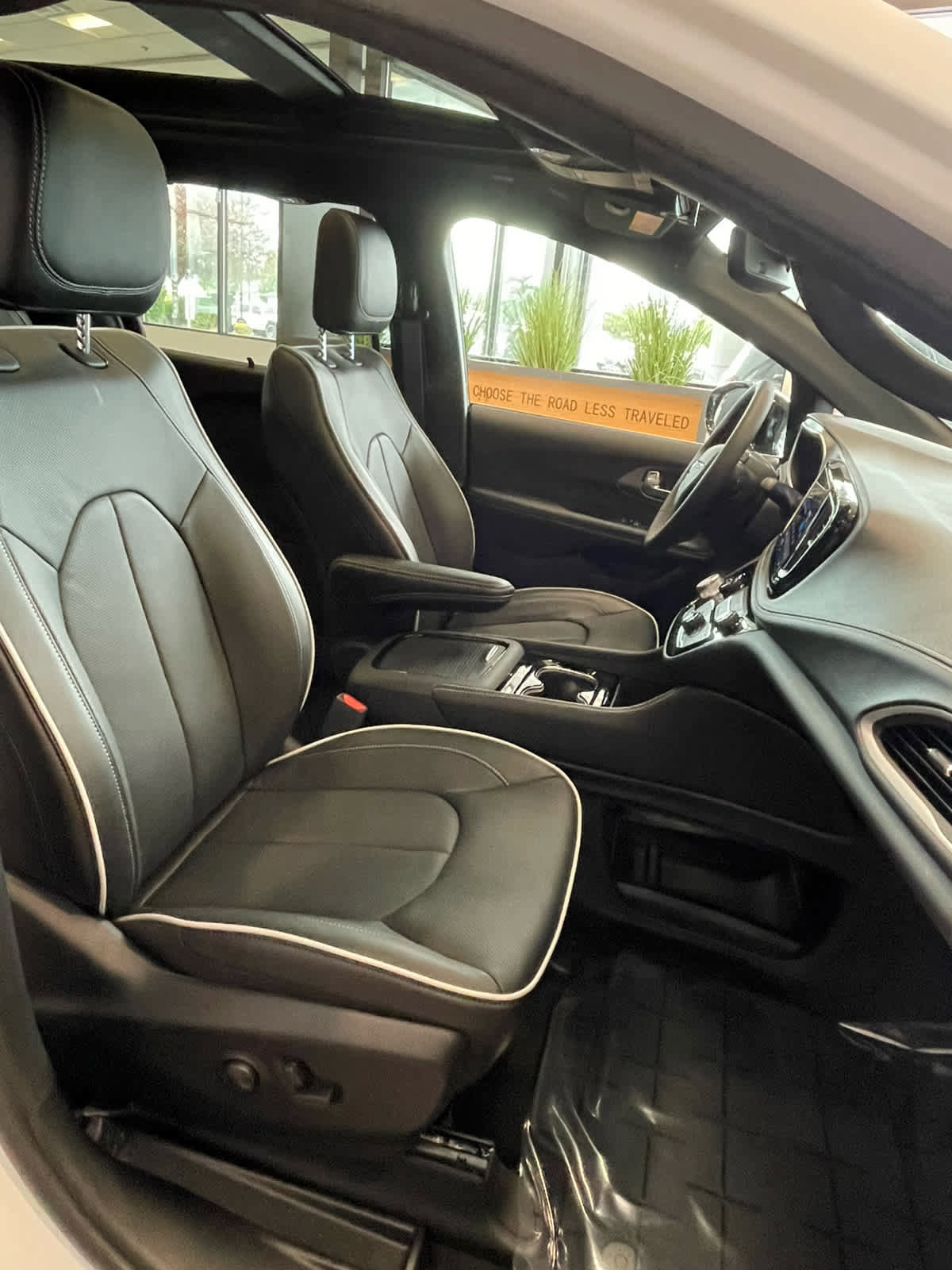New 2027 Chrysler Pacifica Limited AWD/4WD image 21