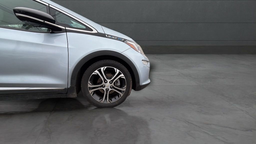 Used 2017 Chevrolet Bolt Premier w/ Driver Confidence II Package image 26