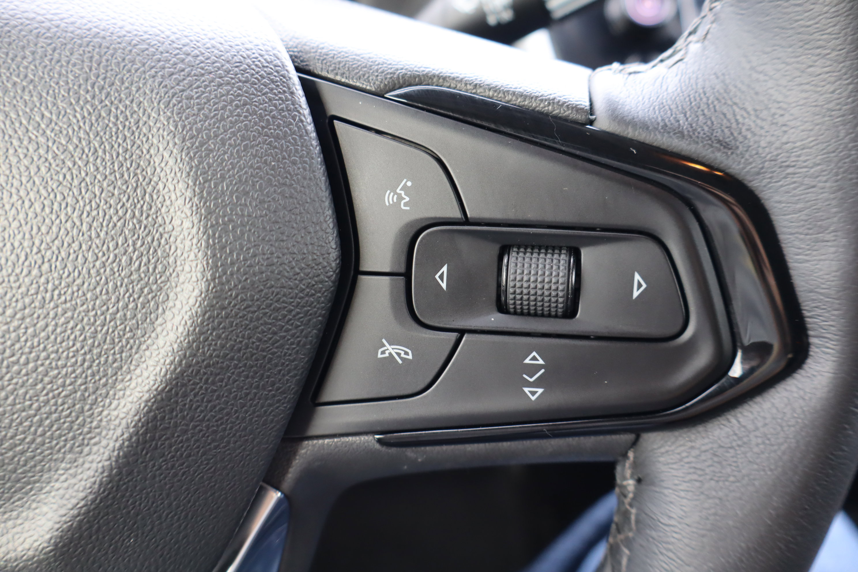 Certified 2023 Chevrolet Bolt EUV Premier w/ Sun & Sound Package image 21