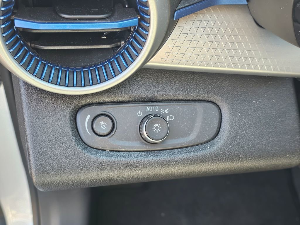 Used 2025 Chevrolet Trax LS image 14