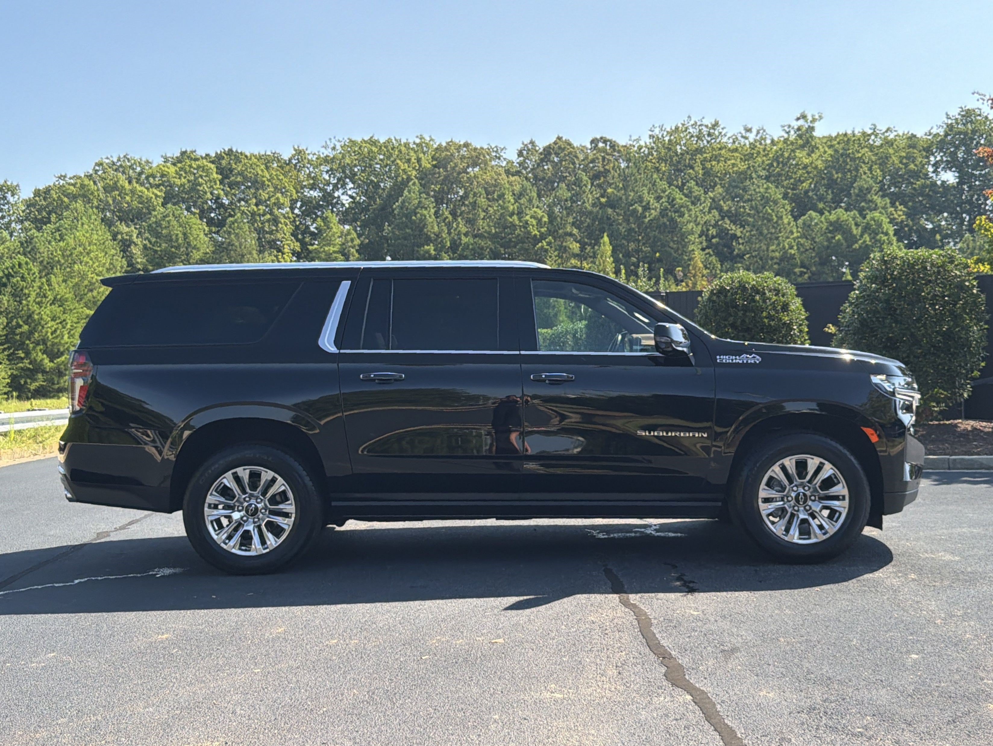 Used 2022 Chevrolet Suburban High Country AWD/4WD image 5