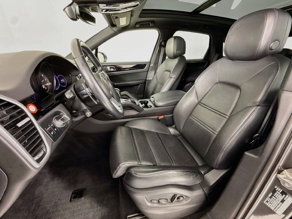 Certified 2023 Porsche Cayenne AWD/4WD image 5