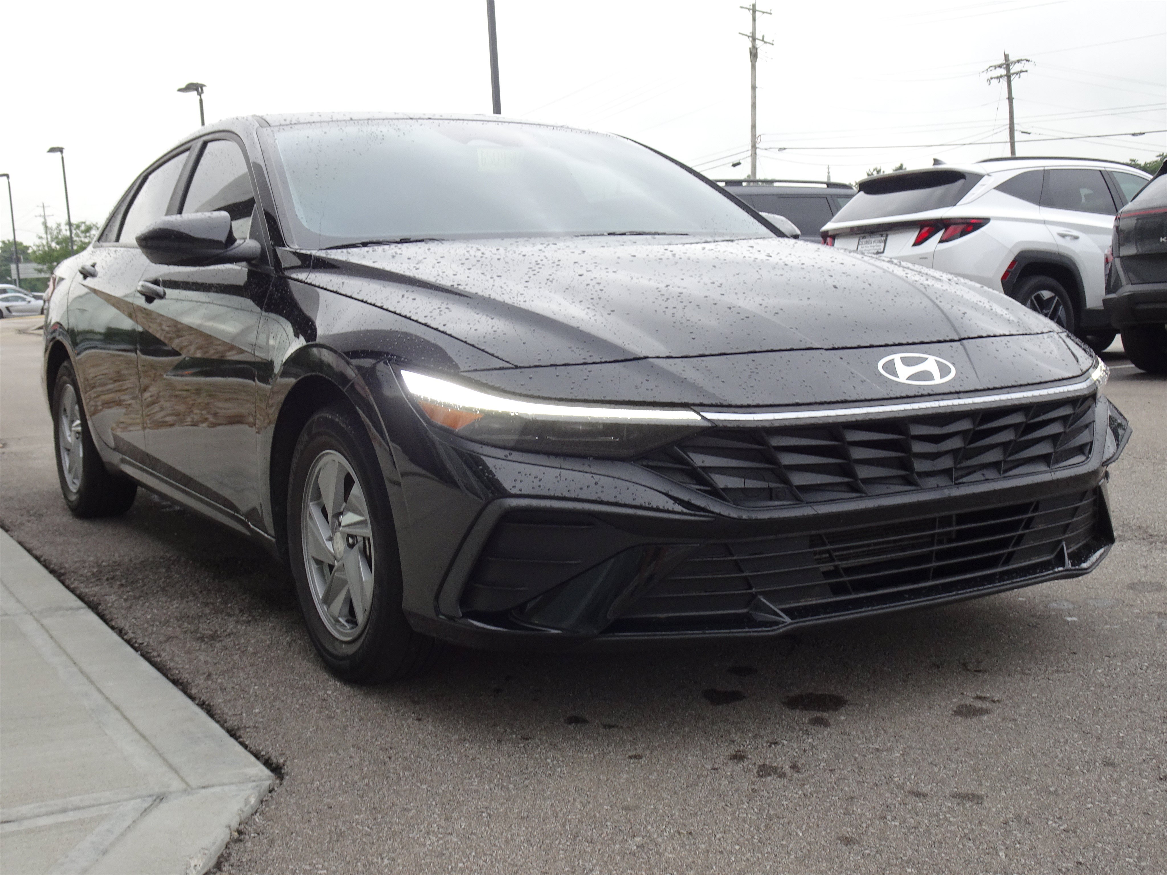 Used 2024 Hyundai Elantra SE FWD image 6
