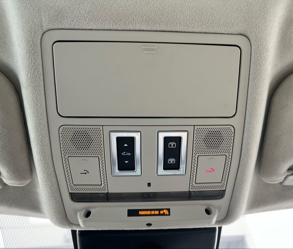 Used 2019 Jaguar XF Premium image 19