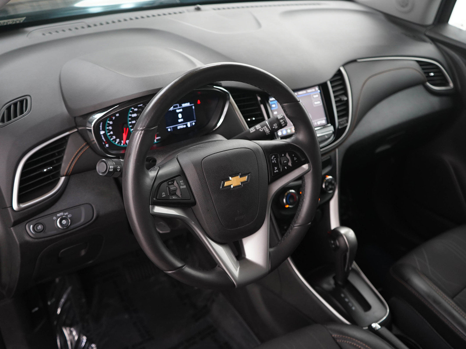 Used 2020 Chevrolet Trax LT w/ LT Convenience Package AWD/4WD image 20