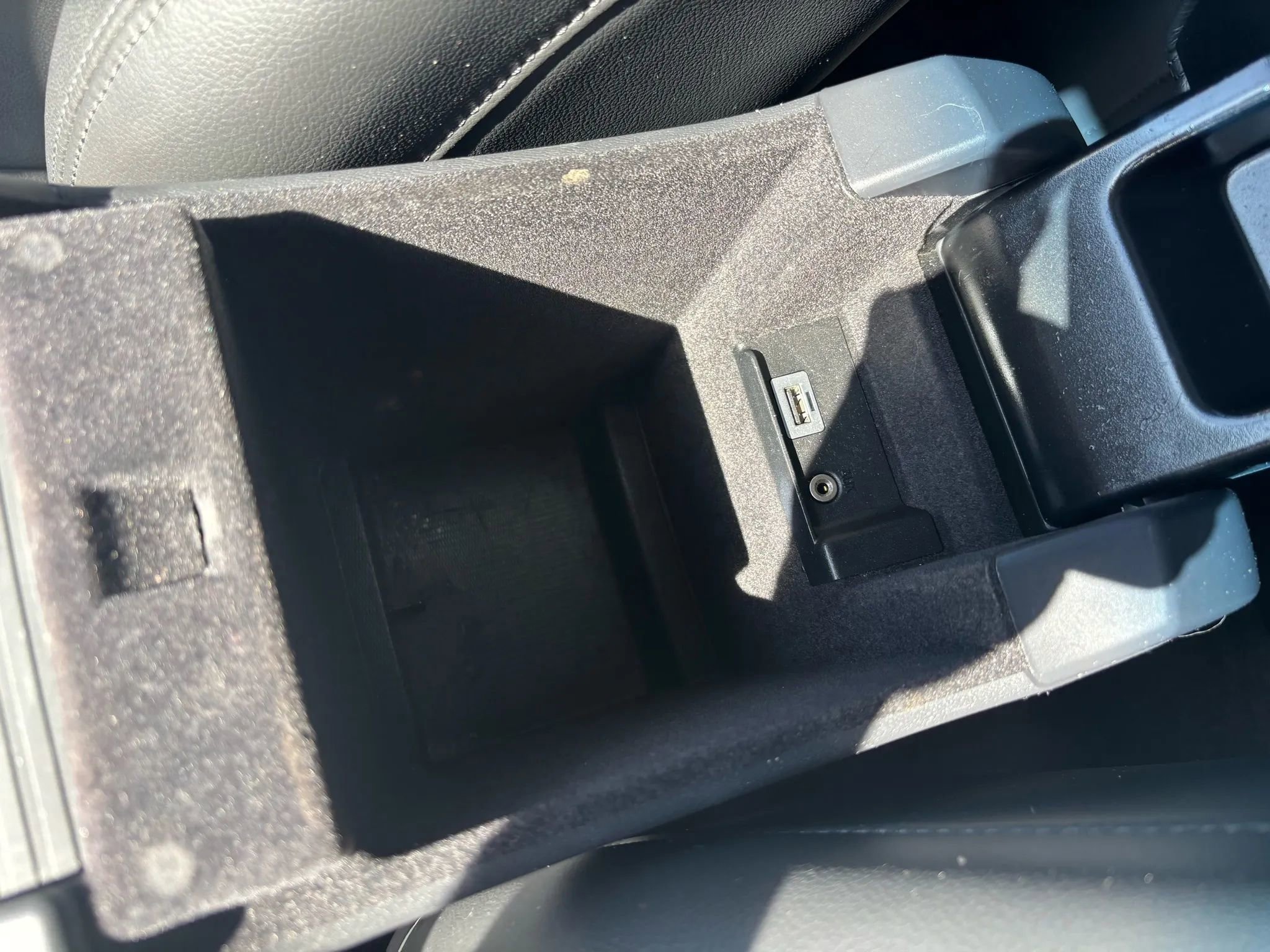 Used 2017 Volvo V60 T5 Premier w/ Convenience Package image 40