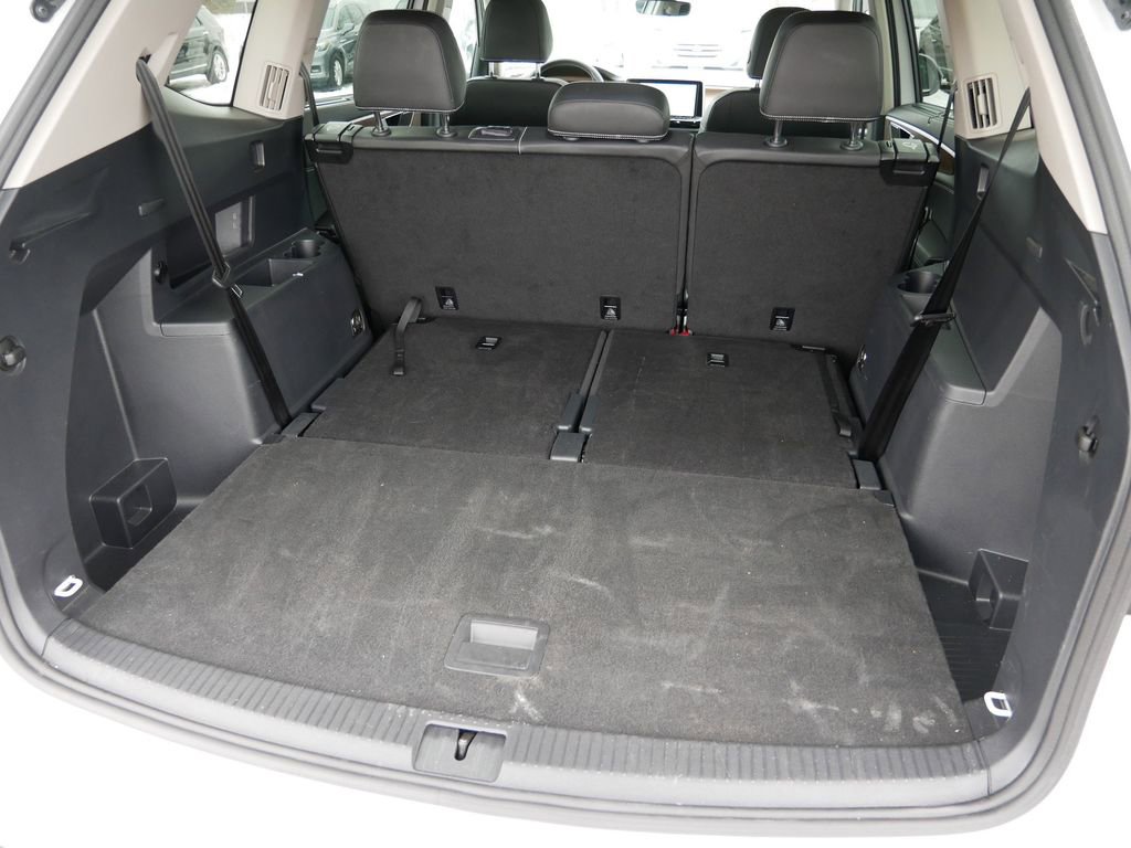 Used 2025 Volkswagen Atlas SE AWD/4WD image 14