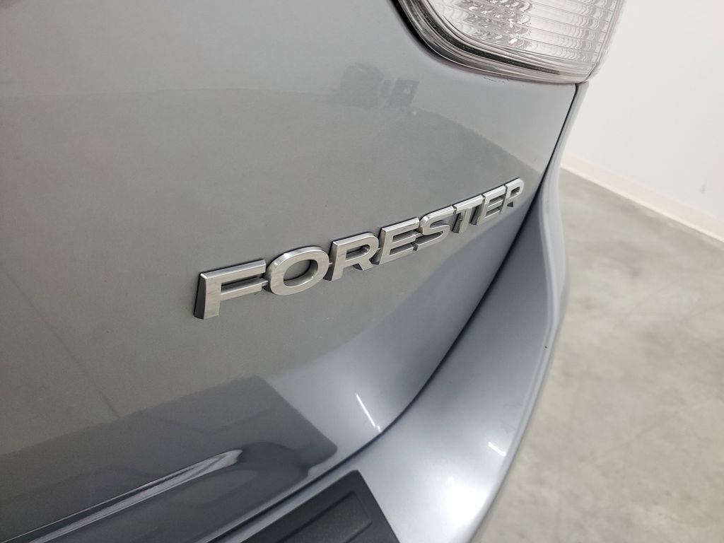 Used 2021 Subaru Forester Limited image 8