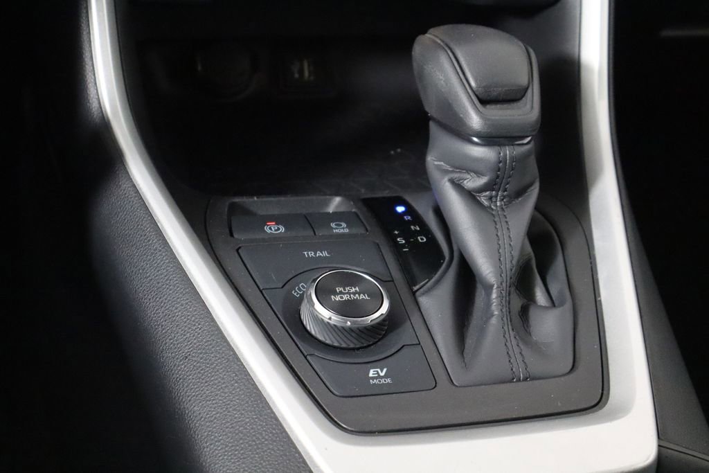 Used 2024 Toyota RAV4 LE AWD/4WD image 25