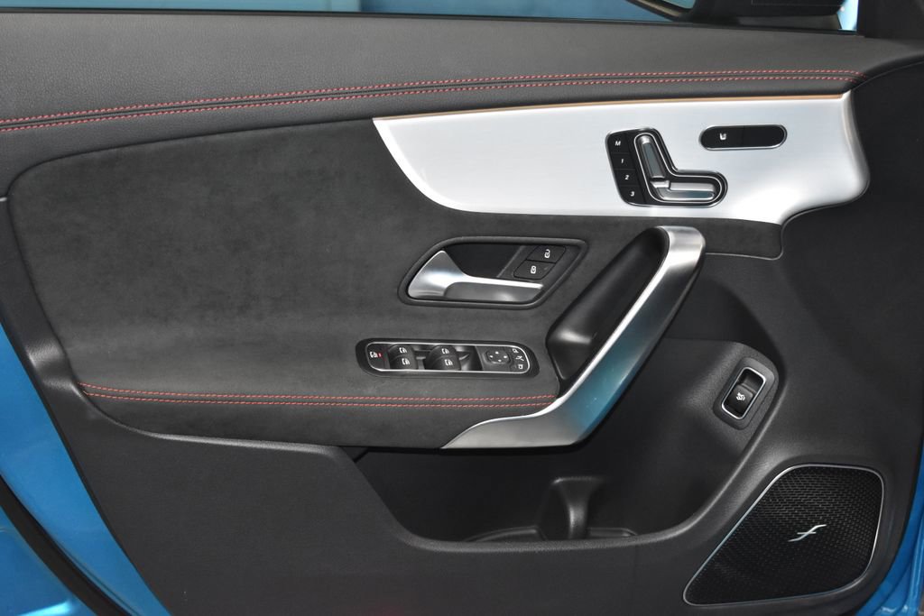 Certified 2025 Mercedes-Benz CLA 250 4MATIC image 4