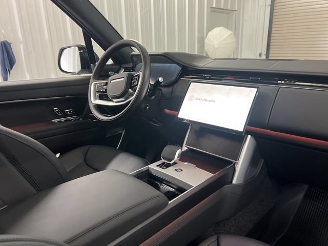 Certified 2025 Land Rover Range Rover SE AWD/4WD image 19