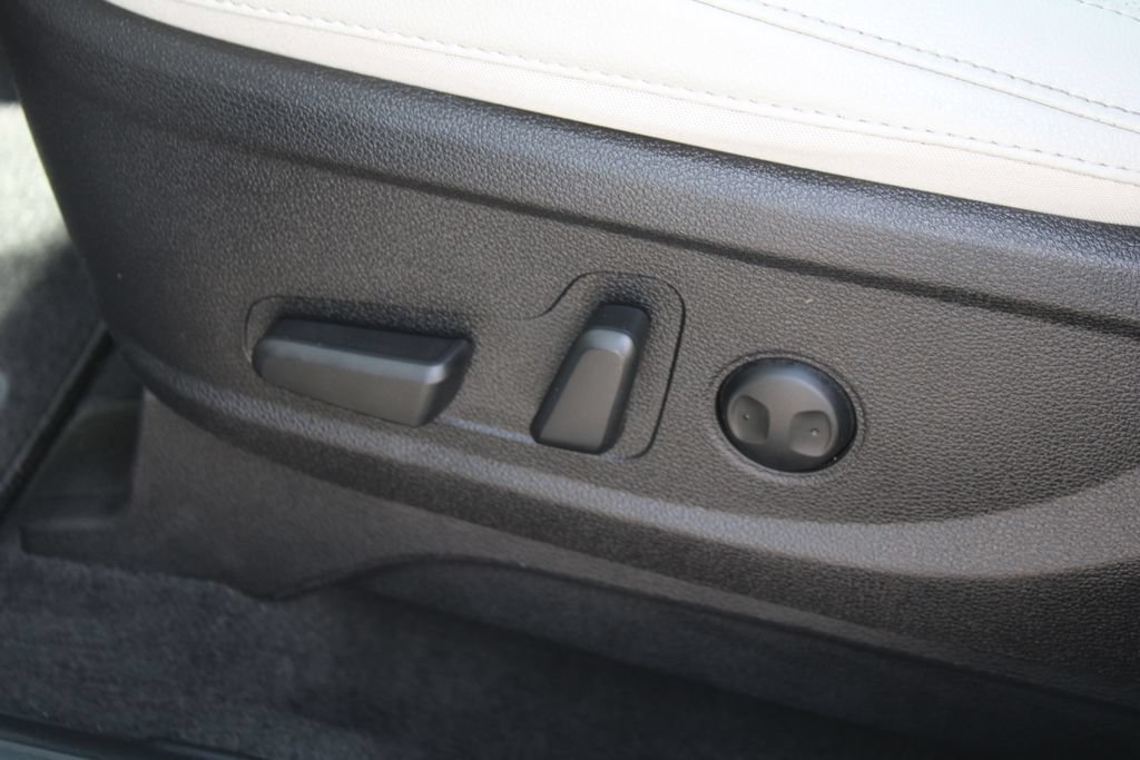 Certified 2024 Kia Telluride EX w/ EX Captain's Chair Package FWD image 24
