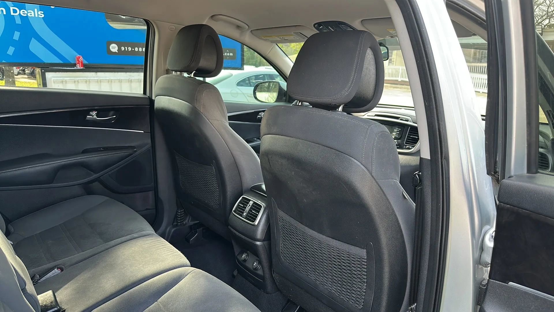 Used 2016 Kia Sorento LX image 16