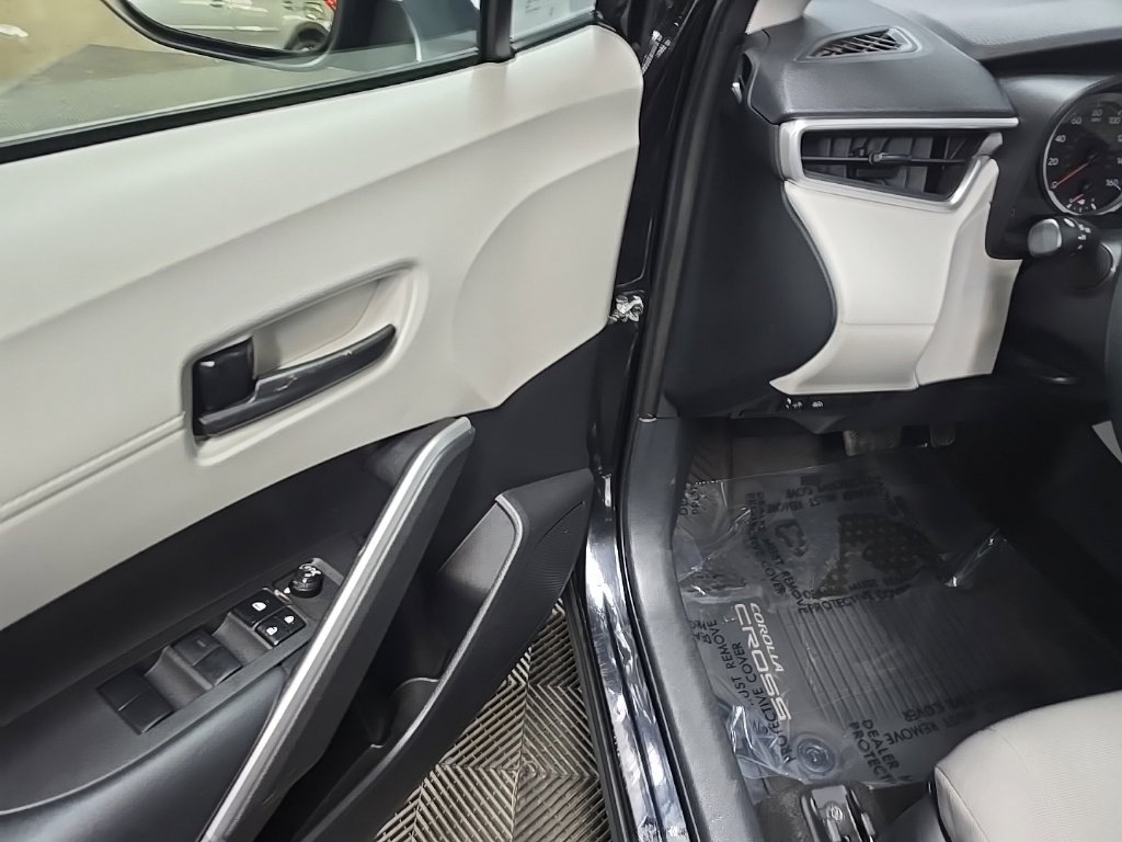 Used 2022 Toyota Corolla Cross L AWD/4WD image 27