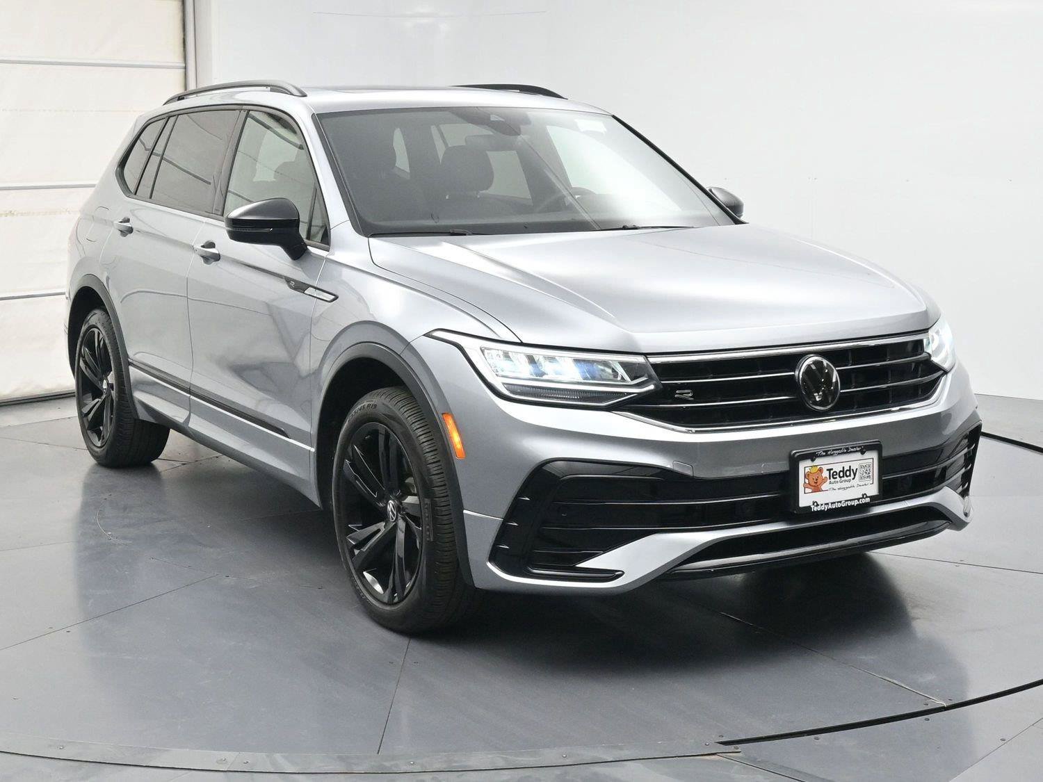 Used 2024 Volkswagen Tiguan SE R-Line AWD/4WD image 27