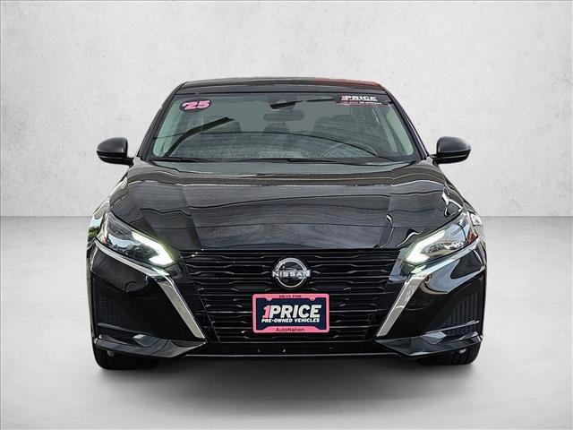 Used 2025 Nissan Altima 2.5 SV FWD image 2