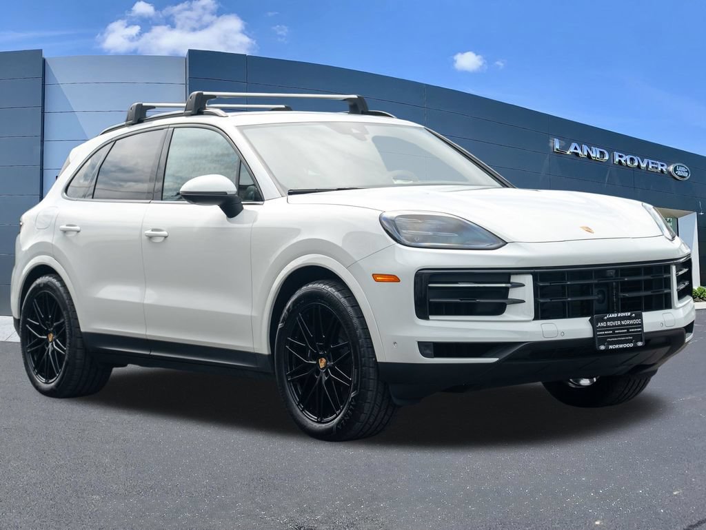 Used 2024 Porsche Cayenne AWD/4WD image 3
