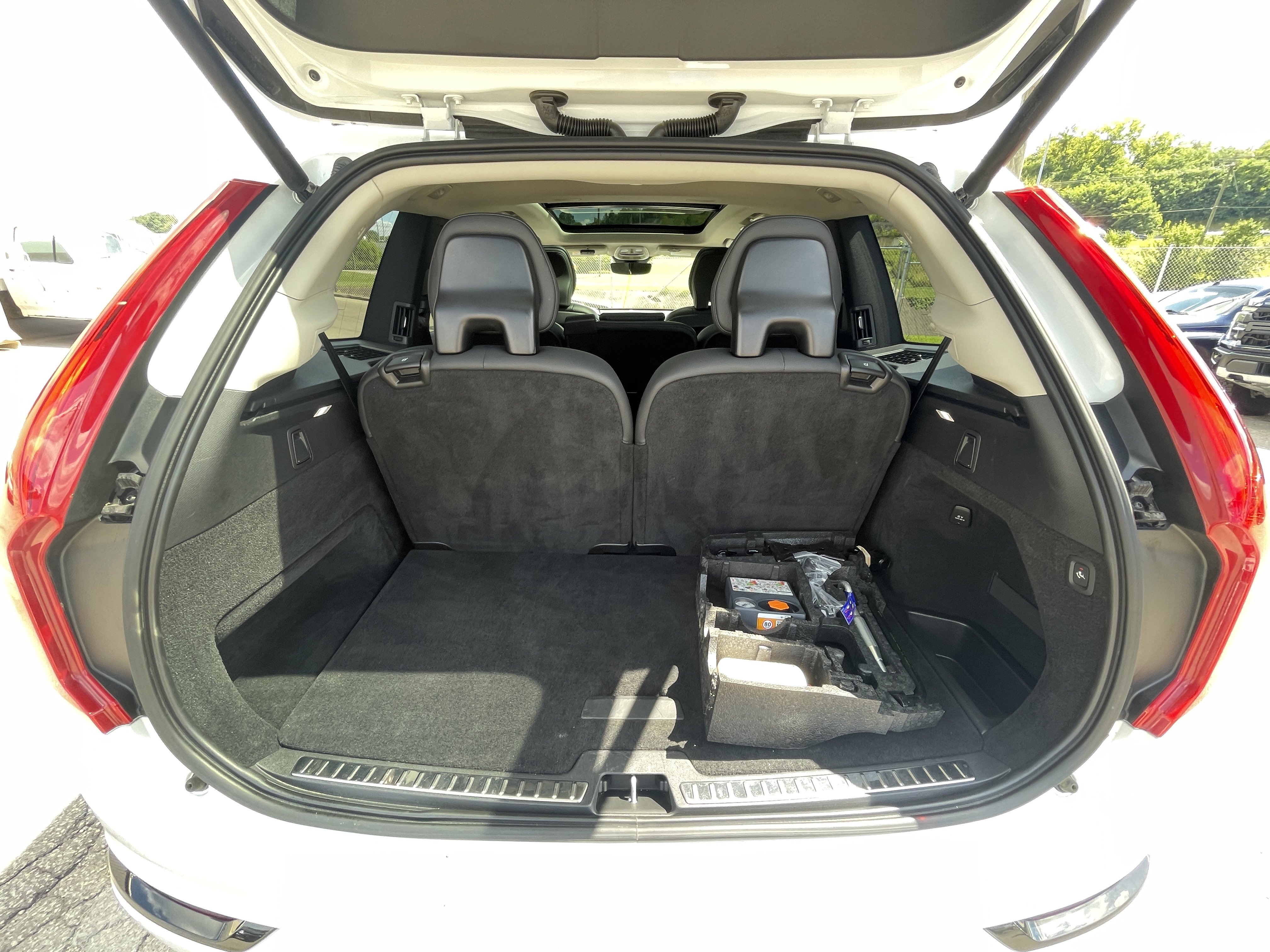 Used 2023 Volvo XC90 T8 Plus image 35