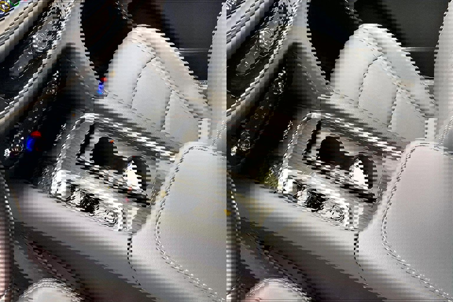 Used 2023 Buick Enclave Essence image 16