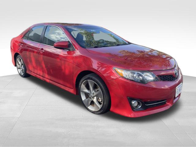Used 2014 Toyota Camry SE w/ Leather Package FWD image 3