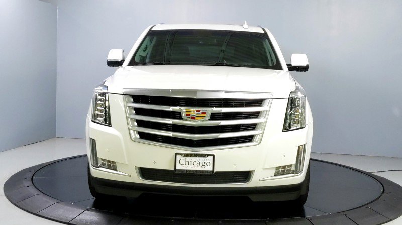 Used 2018 Cadillac Escalade Luxury image 2