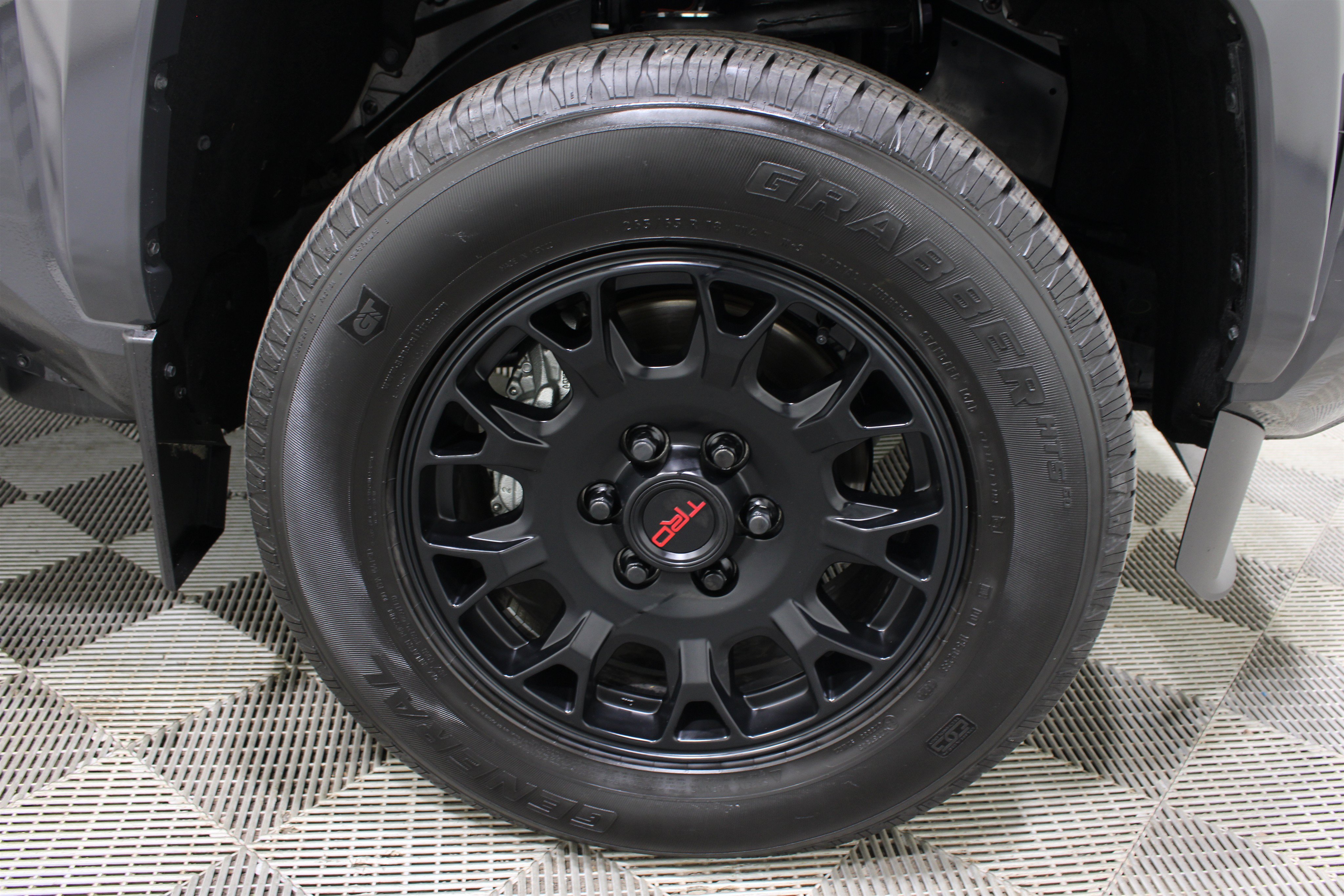Used 2025 Toyota Tacoma Limited AWD/4WD image 35
