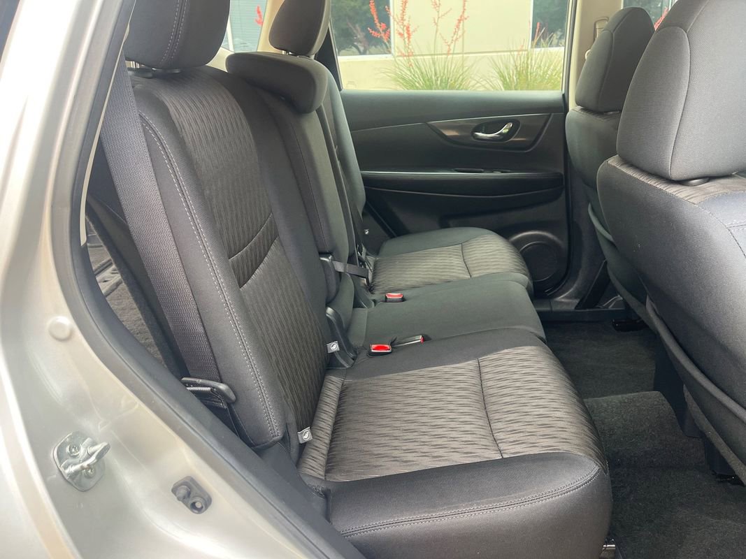 Used 2017 Nissan Rogue S FWD image 18