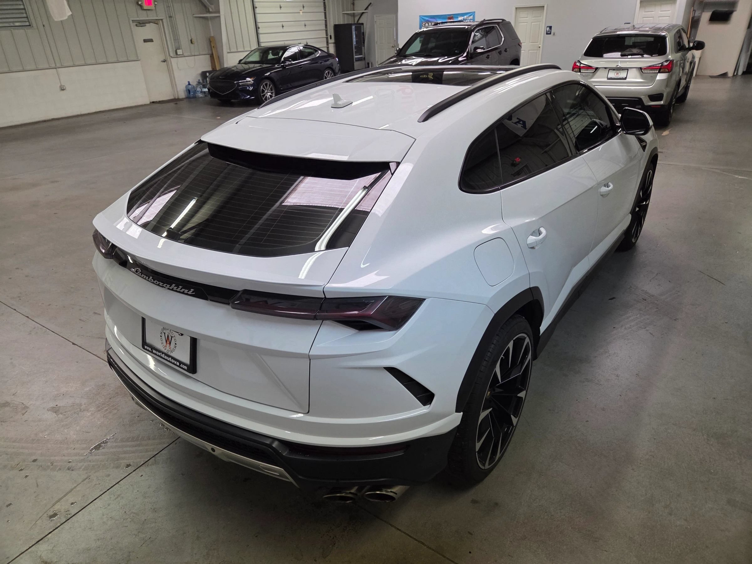 Used 2020 Lamborghini Urus AWD/4WD image 7