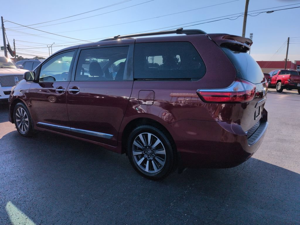 Used 2018 Toyota Sienna XLE w/ XLE Navigation Package AWD/4WD image 3