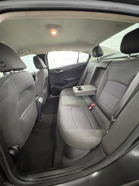 Used 2017 Chevrolet Cruze LT image 13