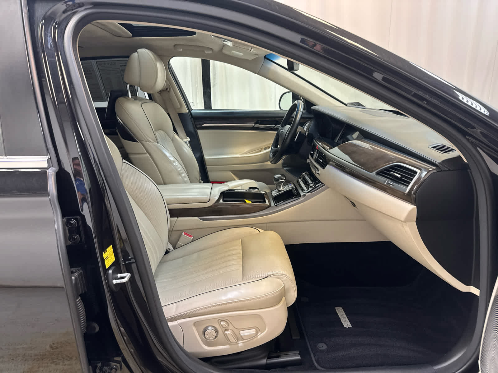 Used 2018 Genesis G90 5.0 Ultimate AWD/4WD image 15