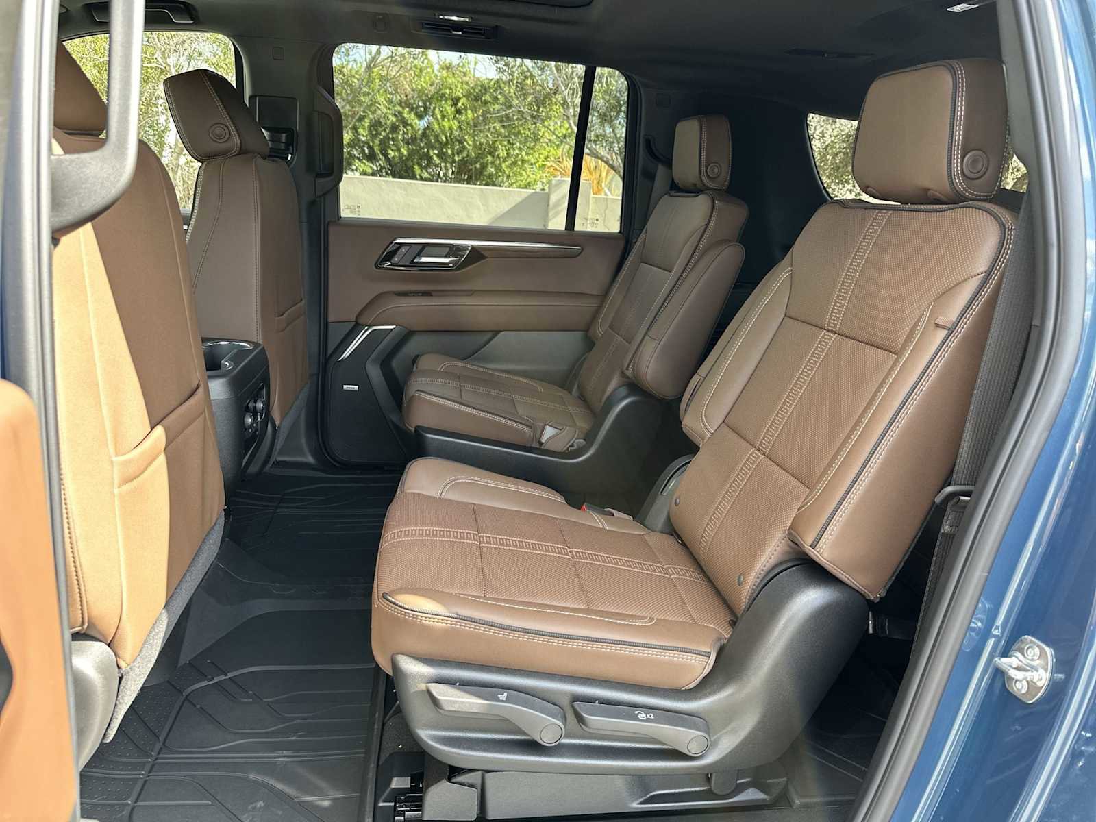 New 2026 Chevrolet Suburban High Country image 18