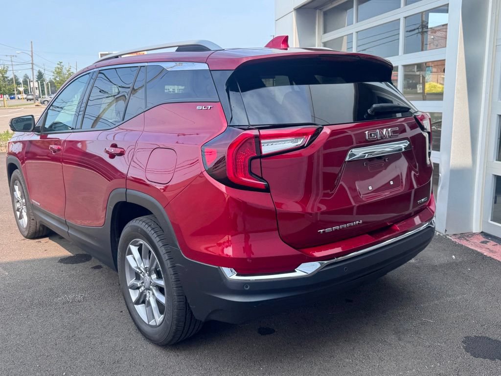 Used 2022 GMC Terrain SLT w/ Tech Package AWD/4WD image 3