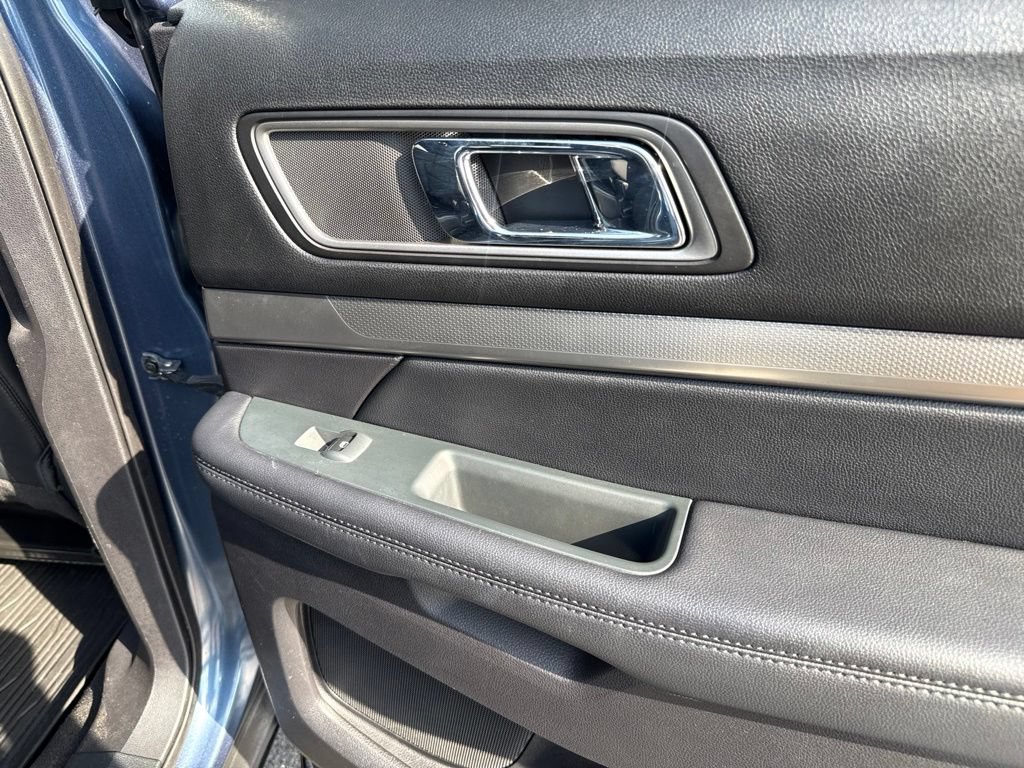 Used 2019 Ford Explorer XLT w/ Equipment Group 202A AWD/4WD image 42