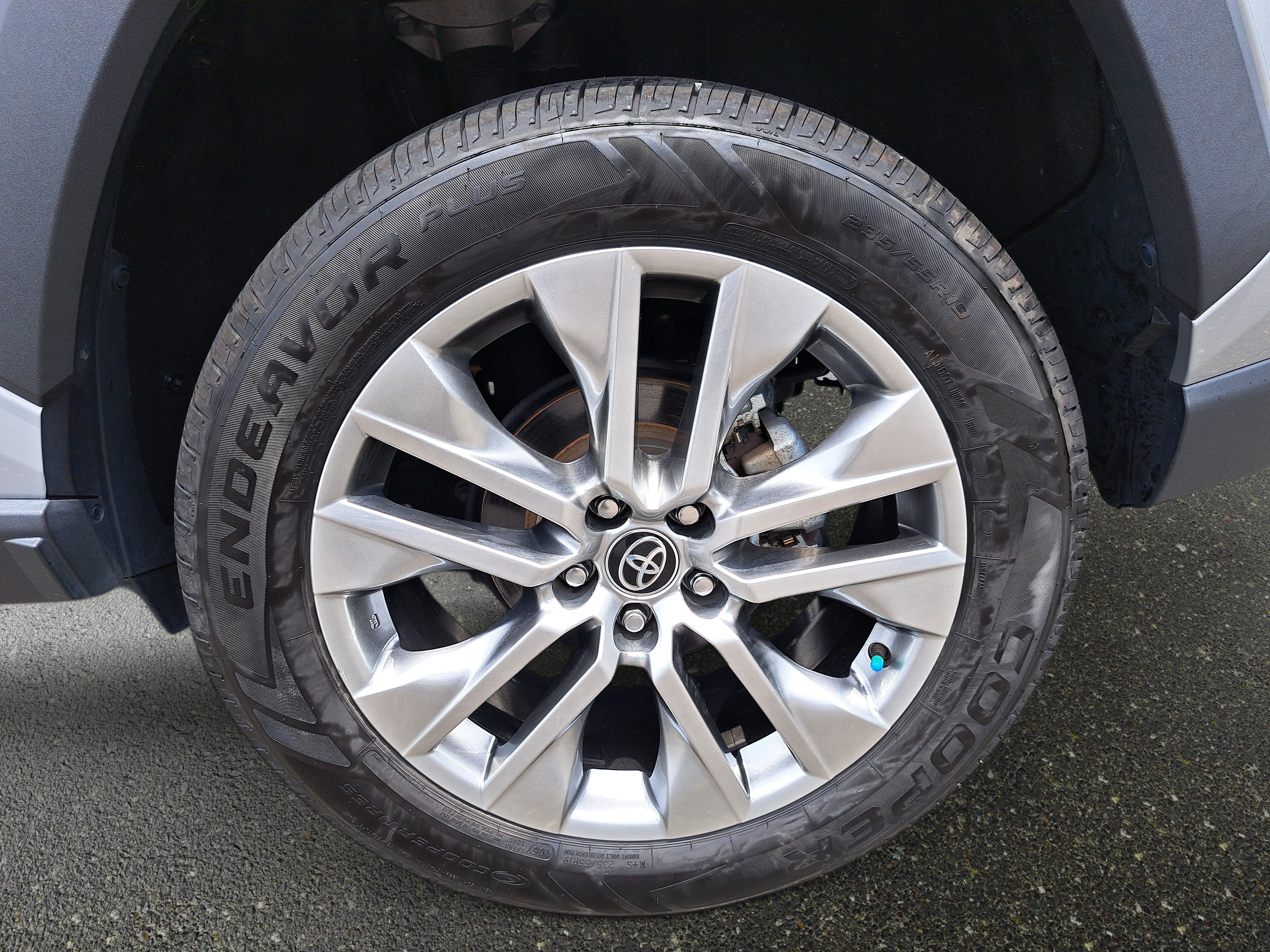 Used 2022 Toyota RAV4 Limited AWD/4WD image 32