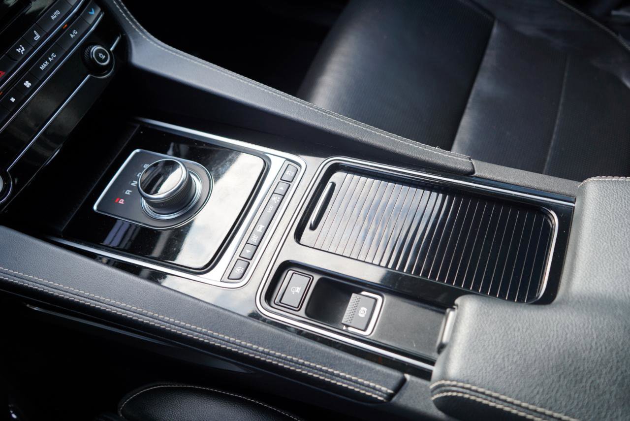 Used 2019 Jaguar F-PACE R-Sport image 52