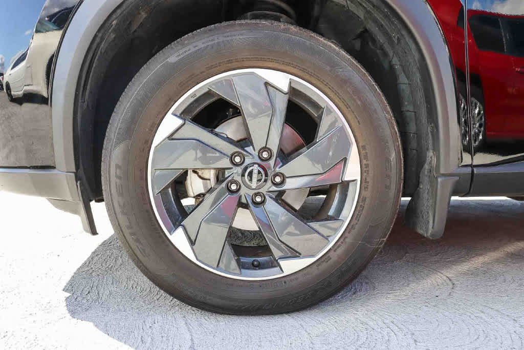Used 2026 Nissan Rogue SV FWD image 11