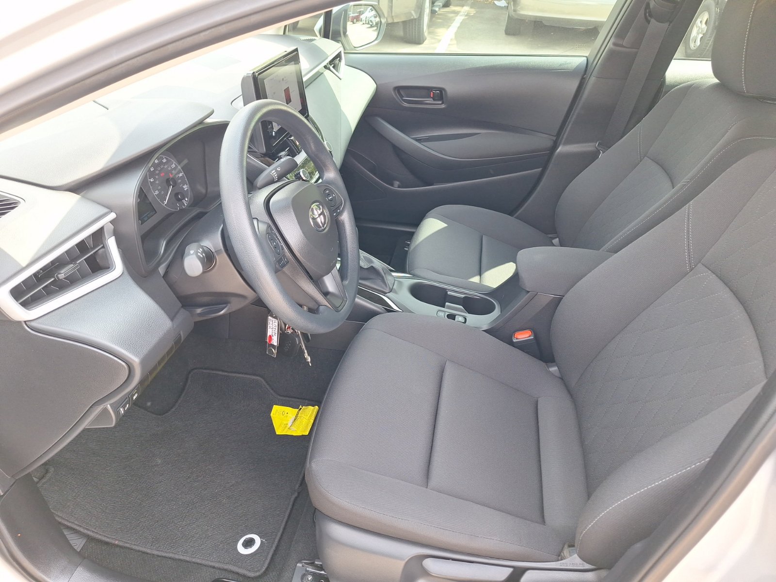 Used 2025 Toyota Corolla LE FWD image 15