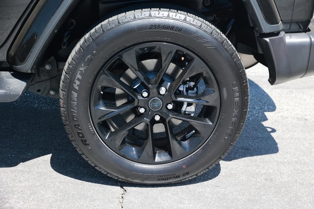Used 2025 Jeep Wrangler Unlimited Sahara AWD/4WD image 13