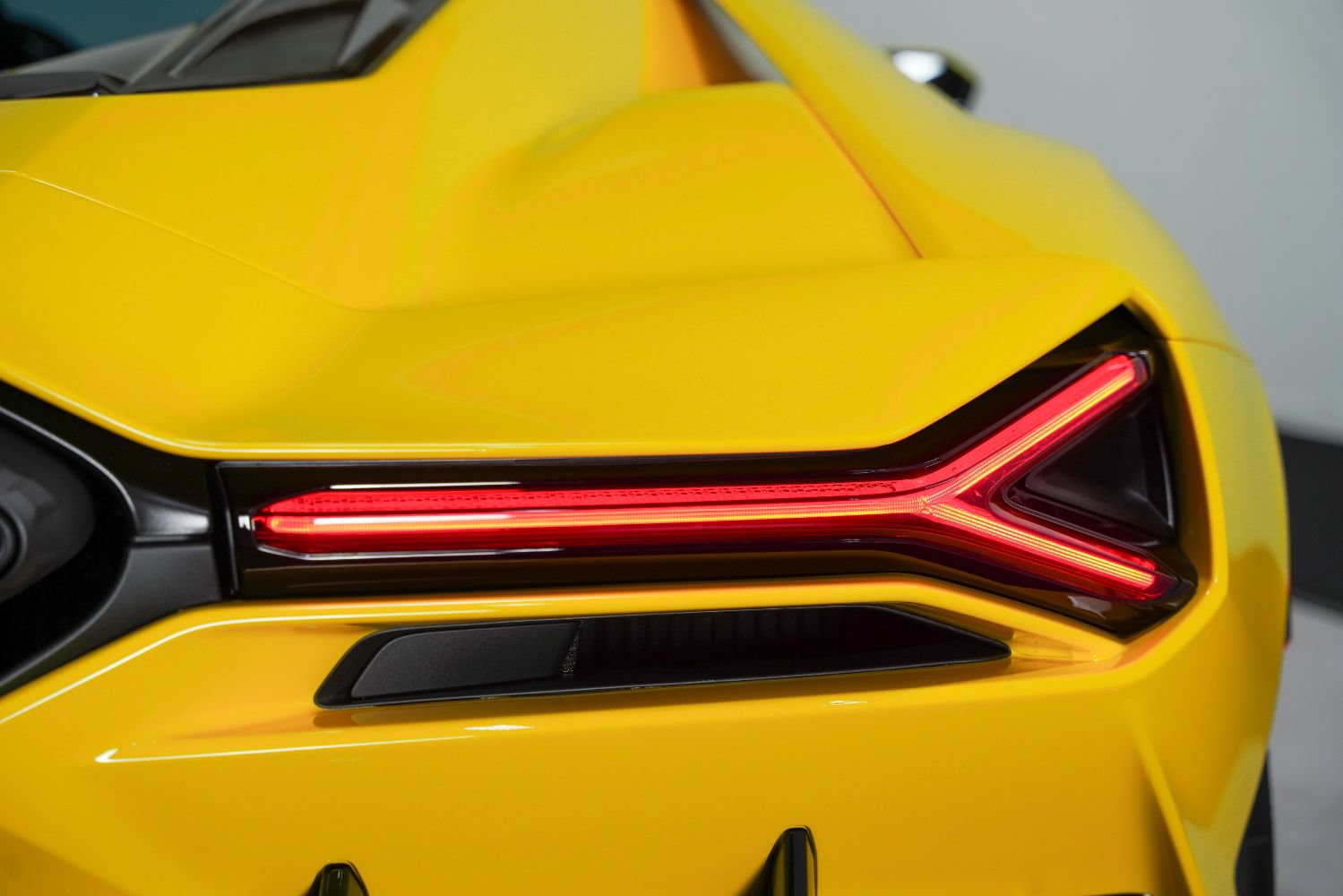 Used 2024 Lamborghini Revuelto AWD/4WD image 23