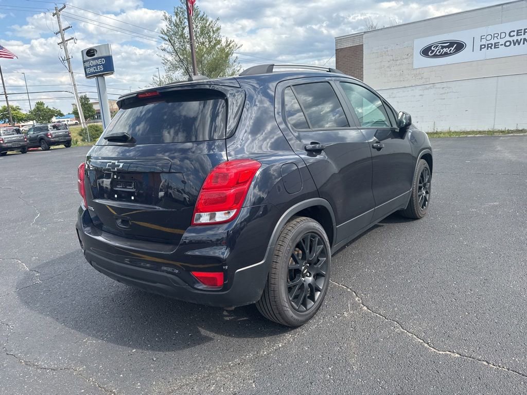 Used 2021 Chevrolet Trax LT w/ Premium Seat Package FWD image 5
