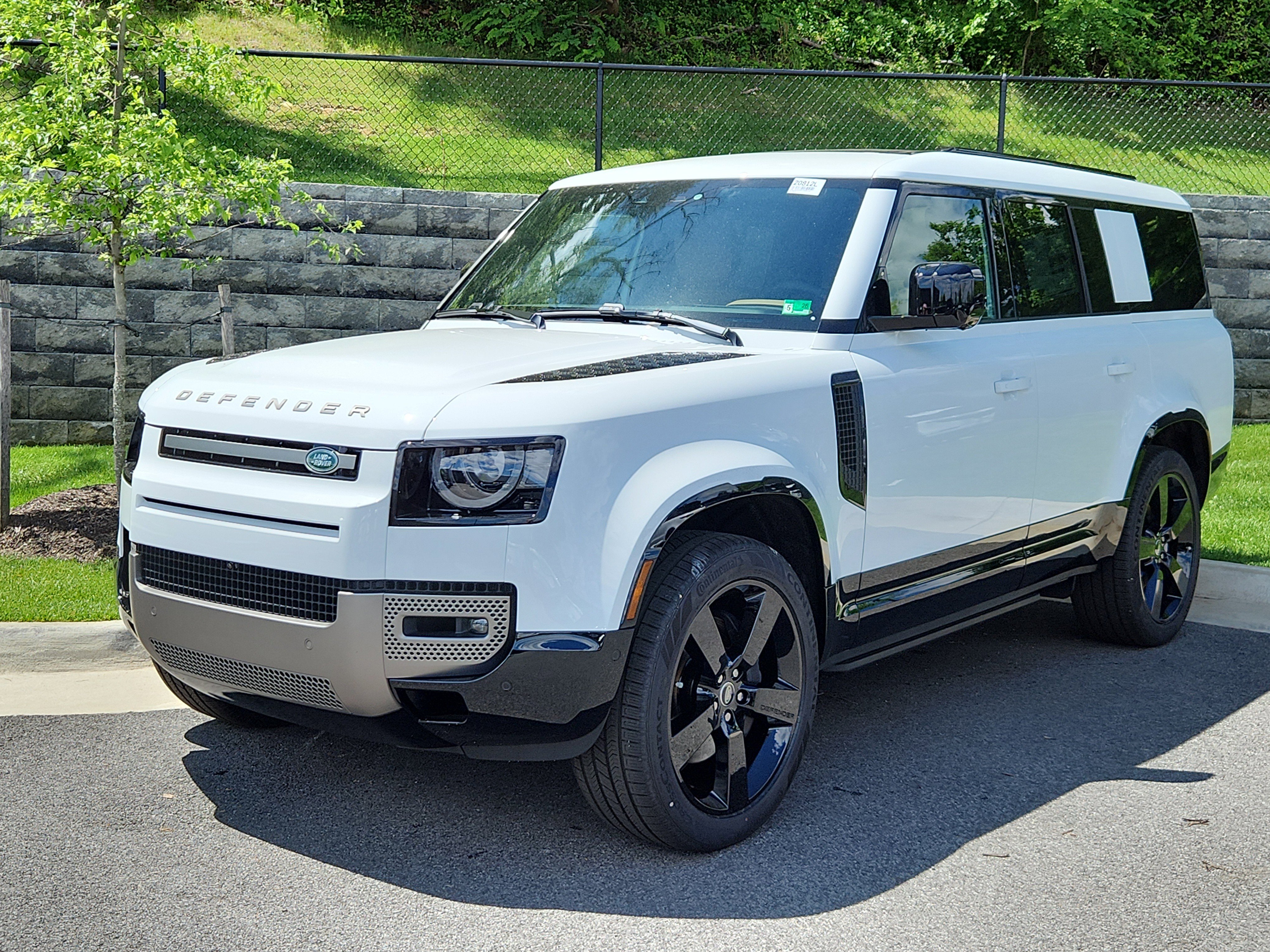 New 2025 Land Rover Defender 130 X-Dynamic SE