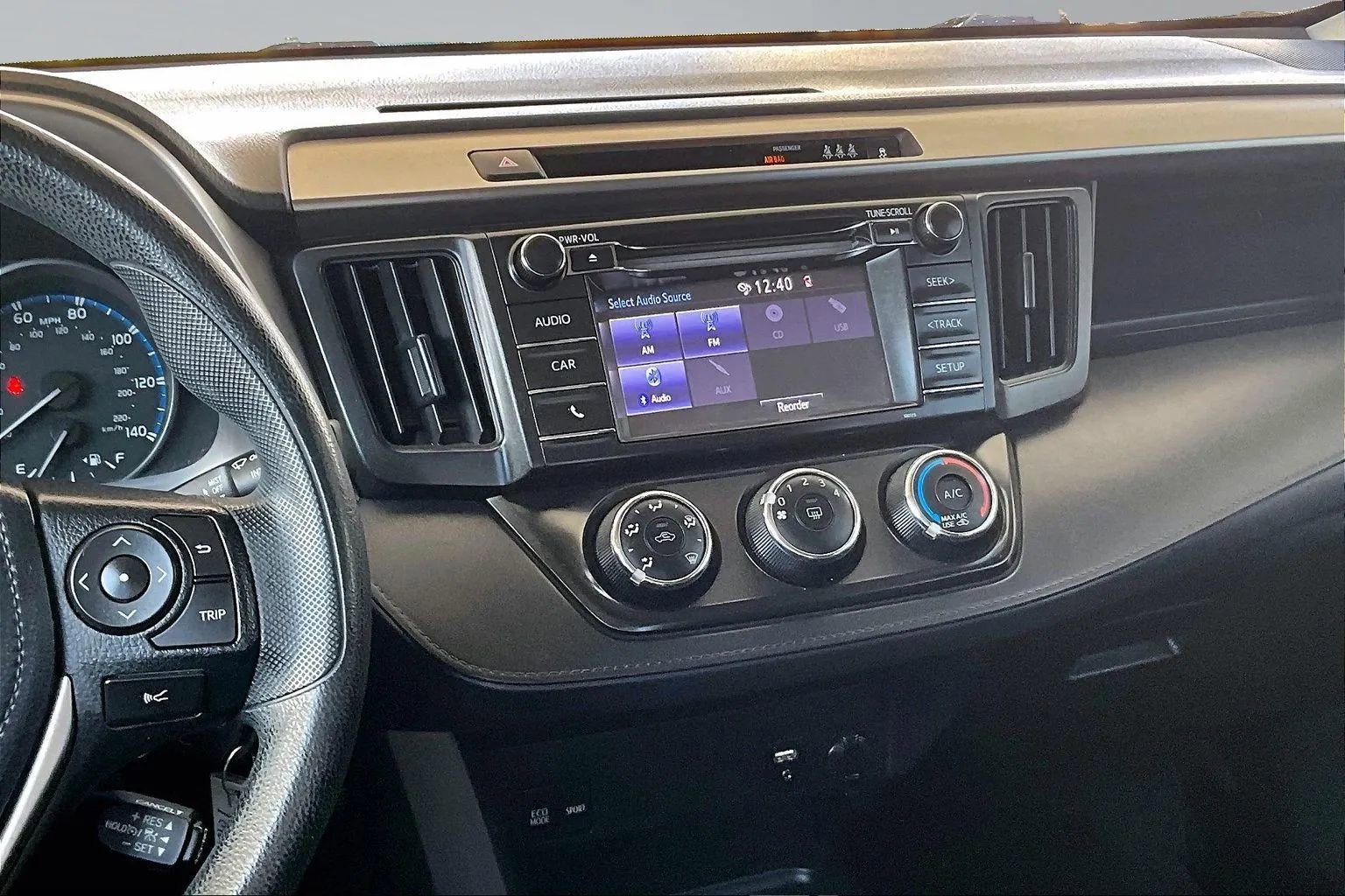 Used 2017 Toyota RAV4 LE FWD image 9